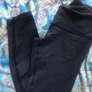 Lulu Black Leggings 🤩